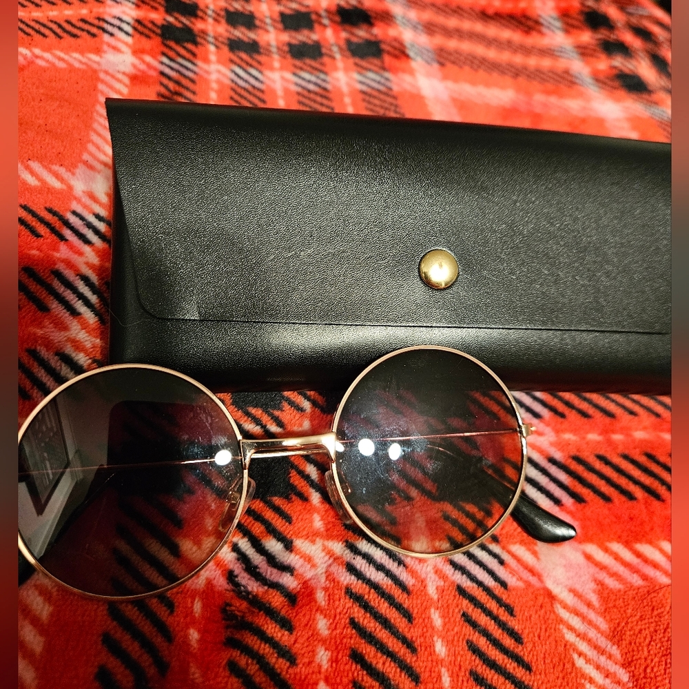 Round Gold Frame Sunglasses